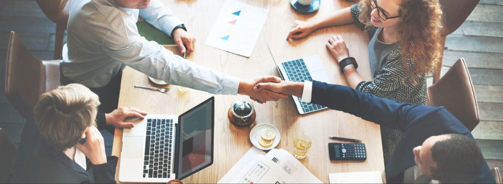 LEADCORE no es un curso, ni una mentoría ligera. Es un espacio de dirección, criterio y gobierno.